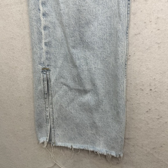 Gap '90s Loose Mid Rise Light Stonewashed Jeans Women's Size 27 / 4 R Distressed - Picture 9 of 13